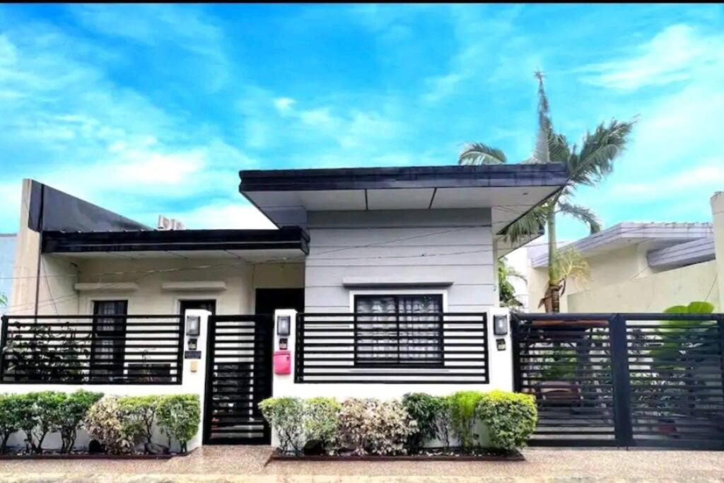Home Away From Home. Bacolod Eksteriør billede